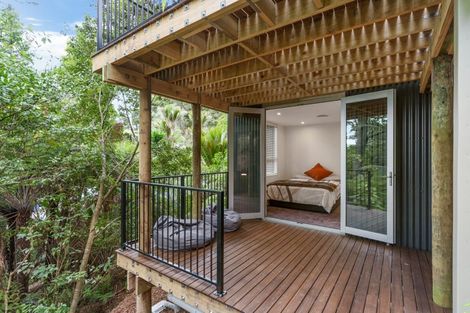 Photo of property in 58 Laingholm Drive, Laingholm, Auckland, 0604