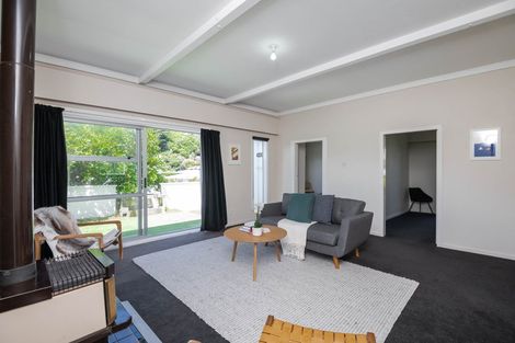 Photo of property in 10 Black Rock Road, Newlands, Wellington, 6037