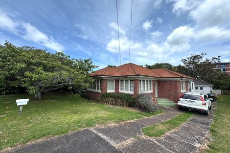 Photo of property in 41 Queensway, Three Kings, Auckland, 1024