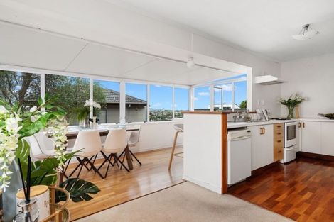 Photo of property in 127 Forrest Hill Road, Forrest Hill, Auckland, 0620