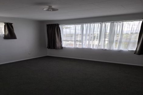 Photo of property in 4 Stroud Way, Newlands, Wellington, 6037