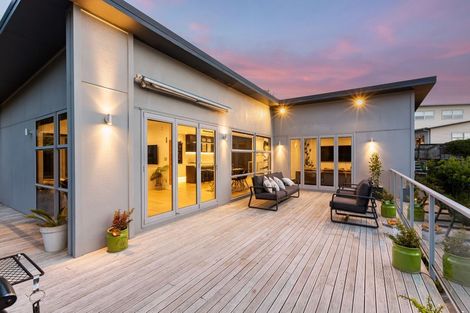 Photo of property in 302 Paremata Road, Whitby, Porirua, 5381