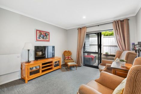 Photo of property in 14 Kingfisher Road, Silverdale, 0932