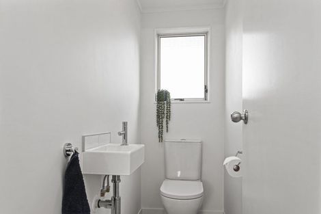 Photo of property in 18 Ian Marwick Place, Birkenhead, Auckland, 0626