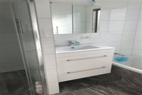 Photo of property in 8 Da Vinci Place, West Harbour, Auckland, 0618