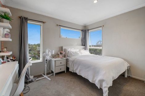 Photo of property in 12 Tekapo Rise, Fairview Heights, Auckland, 0632