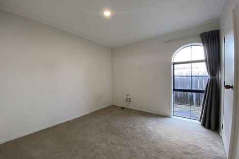 Photo of property in 12 Hedge Row, Sunnyhills, Auckland, 2010