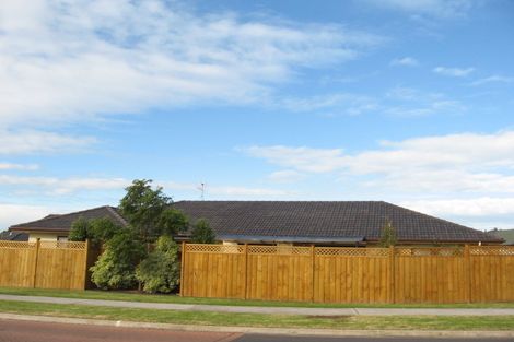 Photo of property in 225 Carnoustie Drive, Wattle Downs, Auckland, 2103