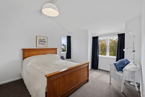 Photo of property in 33 Saint Andrews Square, Strowan, Christchurch, 8052