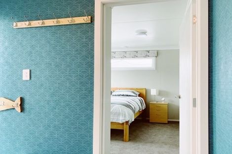 Photo of property in 18 Monaco Grove, Fitzherbert, Palmerston North, 4410