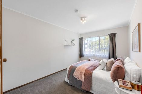 Photo of property in 10 Borrowdace Avenue, Botany Downs, Auckland, 2010