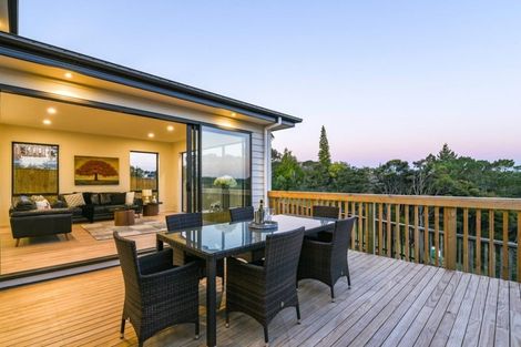 Photo of property in 3 Highway View Lane, Schnapper Rock, Auckland, 0632