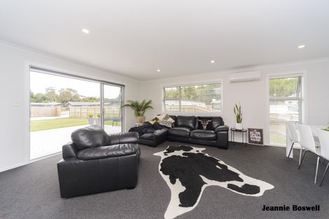 Photo of property in 14 Freedom Drive, Kelvin Grove, Palmerston North, 4414