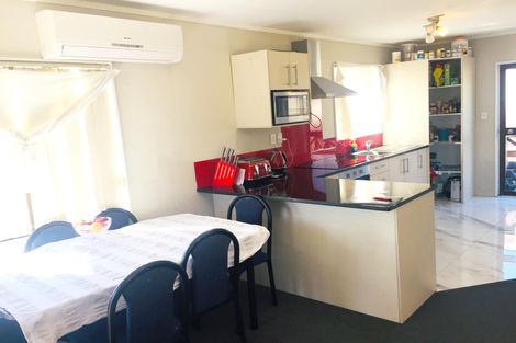 Photo of property in 2/10 Kimdale Place, Totara Heights, Auckland, 2105