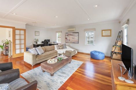 Photo of property in 96 Ranui Crescent, Khandallah, Wellington, 6035