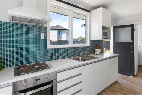 Photo of property in 24 Windmill Road, Pukekohe, 2120