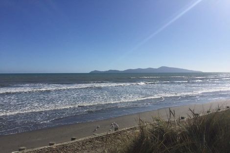 Photo of property in 77 The Parade, Paekakariki, 5034