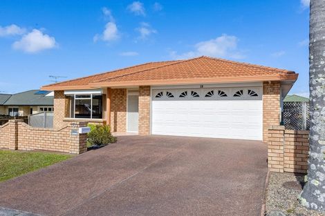 Photo of property in 15 Kath Hopper Drive, Orewa, 0931