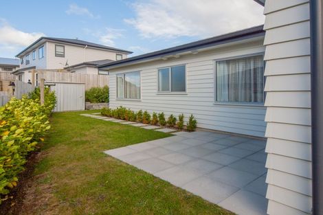 Photo of property in 1 Stony Hill Place, Grenada Village, Wellington, 6037