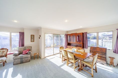 Photo of property in 8 Belgrove Place, Waipukurau, 4200
