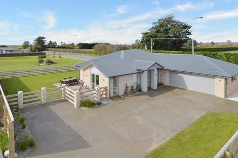 Photo of property in 4 Sequoia Way, Rangiora, 7400