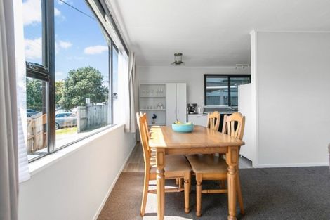 Photo of property in 2/17 Sunnyside Road, Sunnyvale, Auckland, 0612