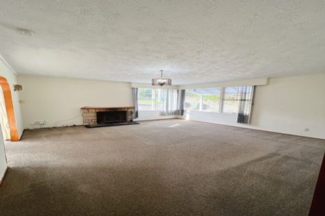 Photo of property in 1/520 Beach Road, Murrays Bay, Auckland, 0630