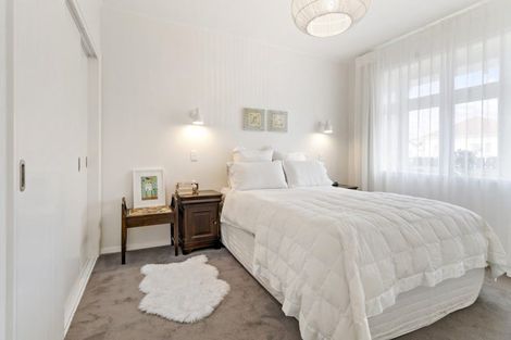 Photo of property in 59 Endeavour Street, Lyall Bay, Wellington, 6022