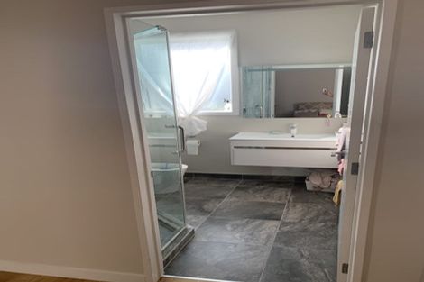 Photo of property in 82 Admirals Court Drive, Greenhithe, Auckland, 0632