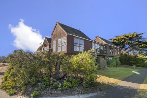 Photo of property in 3 Ara Kuaka, Waikanae Beach, Waikanae, 5036