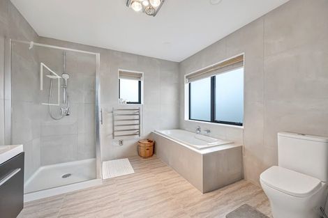 Photo of property in 13 Spyglass Street, Red Beach, 0932