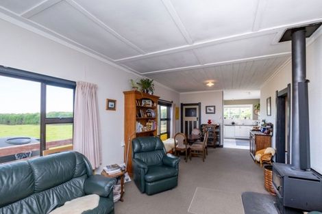 Photo of property in 2304 Skeet Road, Auroa, Hawera, 4678