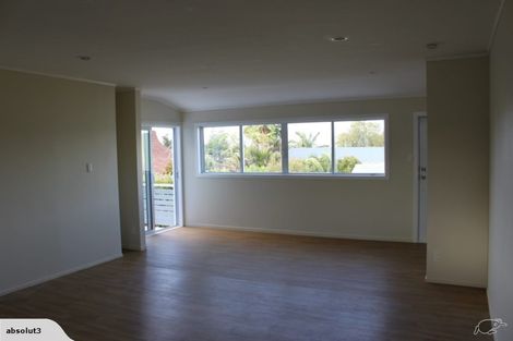 Photo of property in 2/15 Hanlon Crescent, Narrow Neck, Auckland, 0624