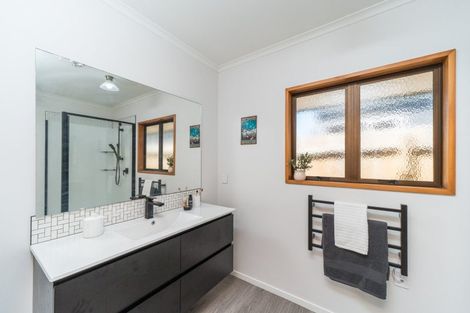 Photo of property in 3 Silverdale Court, Terrace End, Palmerston North, 4410