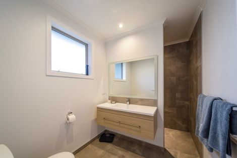 Photo of property in 21 Heta Road, Highlands Park, New Plymouth, 4312