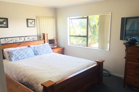Photo of property in 2/10 Kimdale Place, Totara Heights, Auckland, 2105