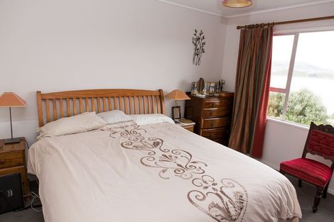 Photo of property in 15 Gloaming Hill, Titahi Bay, Porirua, 5022