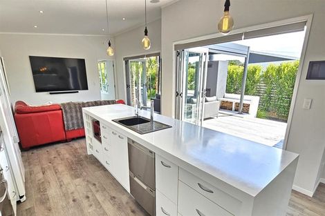 Photo of property in 106 Nikau Close, Matarangi, Whitianga, 3592