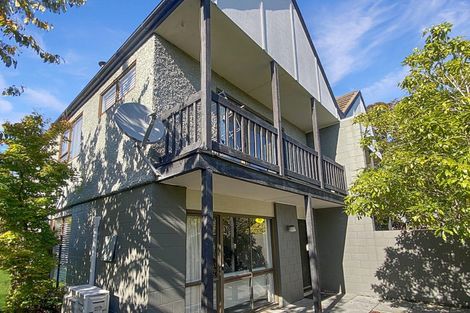 Photo of property in 72 Aikmans Road, Merivale, Christchurch, 8014