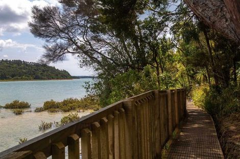 Photo of property in 1 Gails Drive, Okura, Auckland, 0792