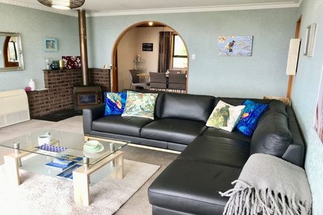 Photo of property in 100 Marine Parade, Bluff, 9814