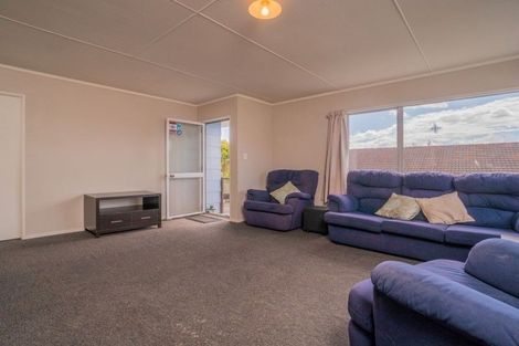 Photo of property in 12 Imperial Place, Henderson, Auckland, 0612