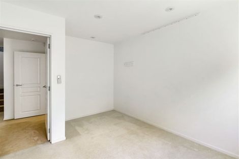 Photo of property in 327c Glenfield Road, Glenfield, Auckland, 0629