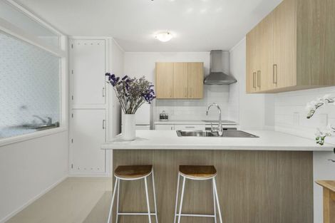 Photo of property in 53 Parr Terrace, Castor Bay, Auckland, 0620