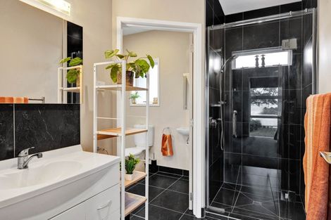 Photo of property in 22 Halse Place, Opunake, 4616