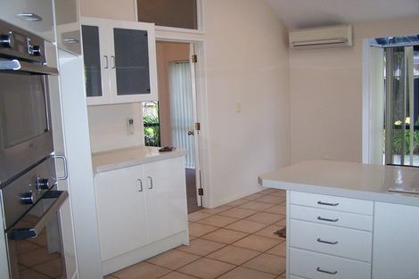 Photo of property in 42 Matterhorn Crescent, Northpark, Auckland, 2013