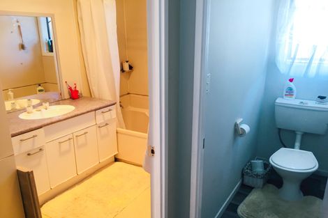 Photo of property in 2/10 Kimdale Place, Totara Heights, Auckland, 2105