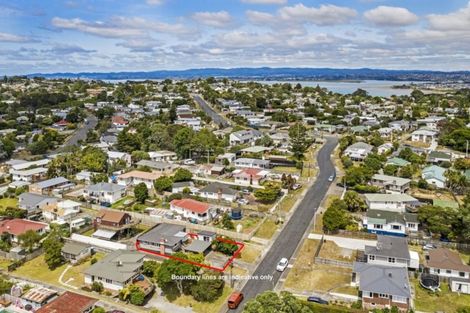 Photo of property in 1/25 Fairclough Road, Beach Haven, Auckland, 0626