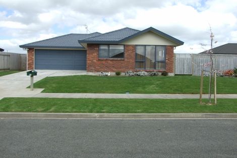 Photo of property in 53 Meridian Grove, Kelvin Grove, Palmerston North, 4414