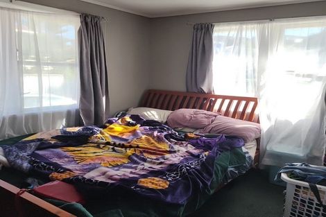 Photo of property in 21 Worcester Place, Cannons Creek, Porirua, 5024